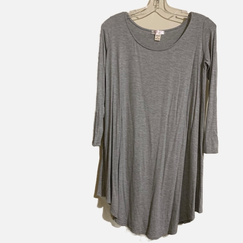 Top It Off Loose Flowing Casual Gray Tunic. Size Small